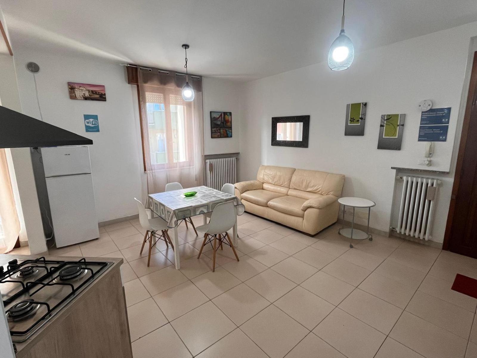 Good House- Ampio Appartamento Vicino Al Mare Rimini Exterior foto